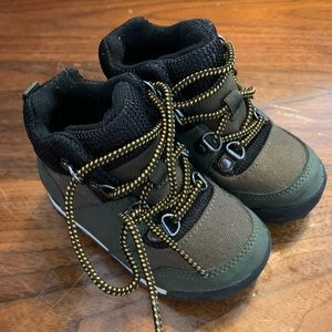 Toddler boy Green boots size 7